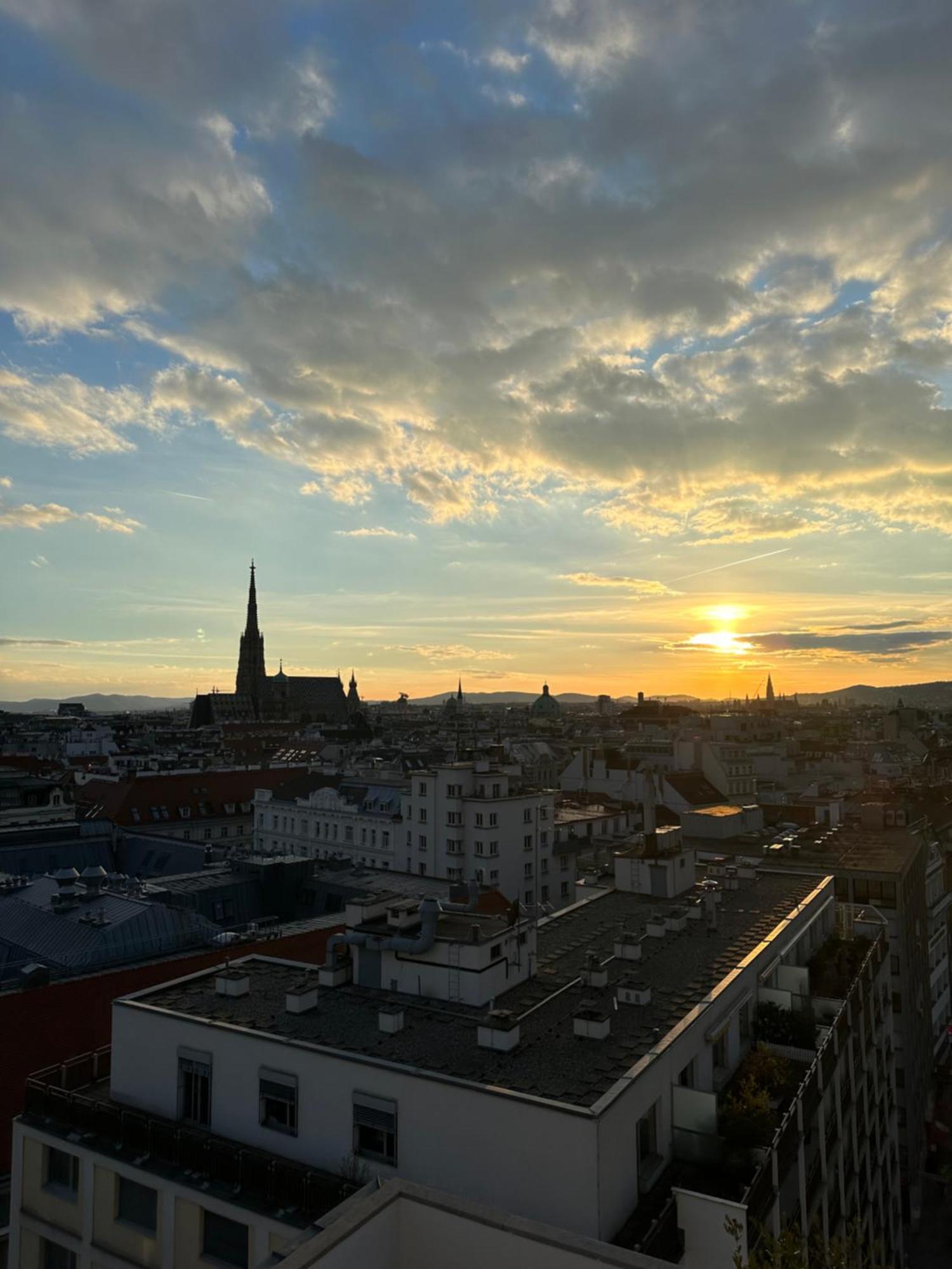 Center Apartment With 360° Rooftop Vienna Exterior photo