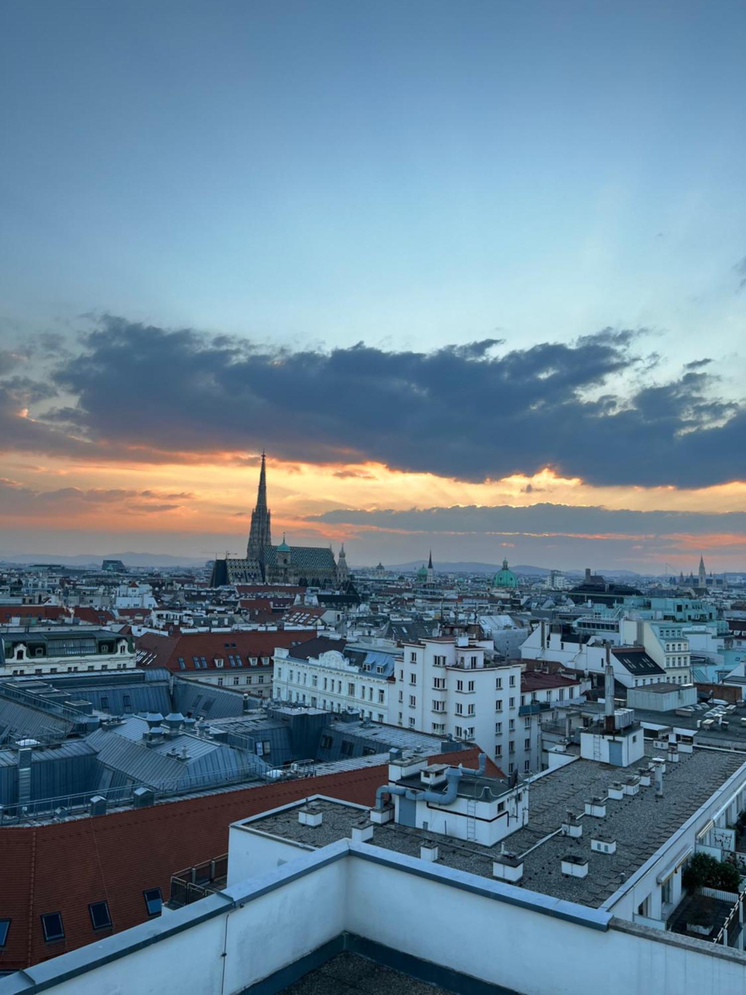 Center Apartment With 360° Rooftop Vienna Exterior photo